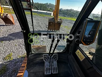 ESCAVADEIRA JCB JS220 ANO 2021