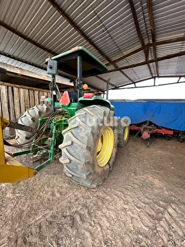 TRATOR JOHN DEERE 6110 ANO 2011