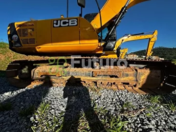 ESCAVADEIRA JCB JS220 ANO 2021