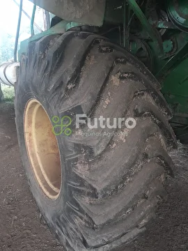 COLHEITADEIRA JOHN DEERE 1550 ANO 2002