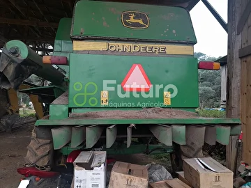 COLHEITADEIRA JOHN DEERE 1550 ANO 2002