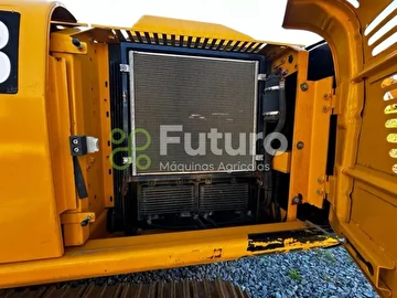 ESCAVADEIRA JCB JS220 ANO 2021