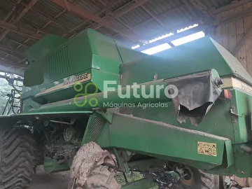 COLHEITADEIRA JOHN DEERE 1550 ANO 2002