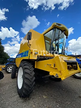 COLHEITADEIRA NEW HOLLAND TC 5090 ANO 2011