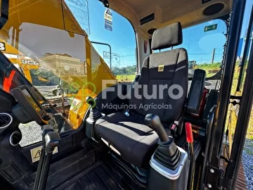 ESCAVADEIRA JCB JS220 ANO 2021