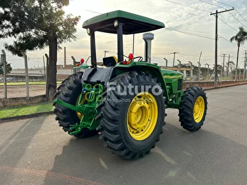 TRATOR JOHN DEERE 5605 ANO 2009