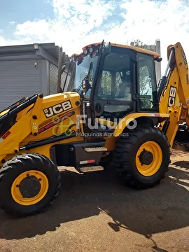 RETROESCAVADEIRA JCB 3C ANO 2023