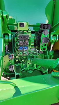 TRATOR JOHN DEERE 8260R ANO 2014