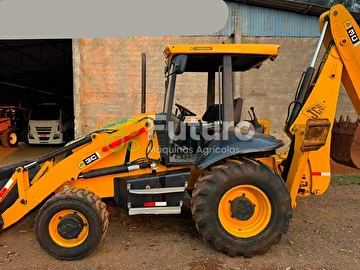 RETROESCAVADEIRA JCB 3C ANO 2013