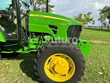 TRATOR JOHN DEERE 5090E ANO 2015